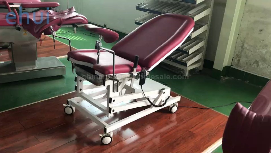 Medical hand crank wheel hydraulic delivery bed Delivery bed